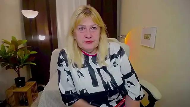 EmmaEllison from StripChat is Freechat