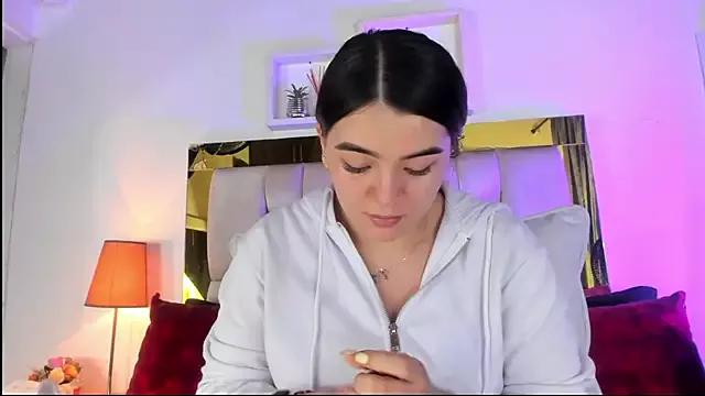 emmy_r from StripChat