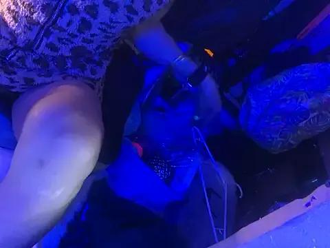 gurlnips from StripChat is Freechat