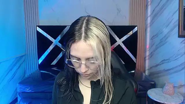 Hela_v from StripChat is Freechat