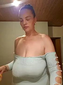 Jujuiicy from StripChat is Freechat