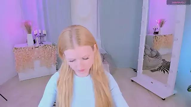 Laly_Peach from StripChat