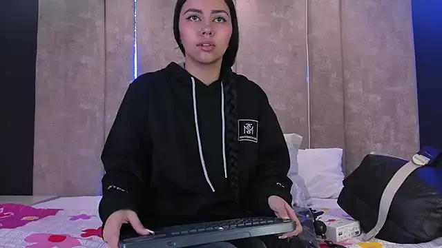 Larabrooks from StripChat
