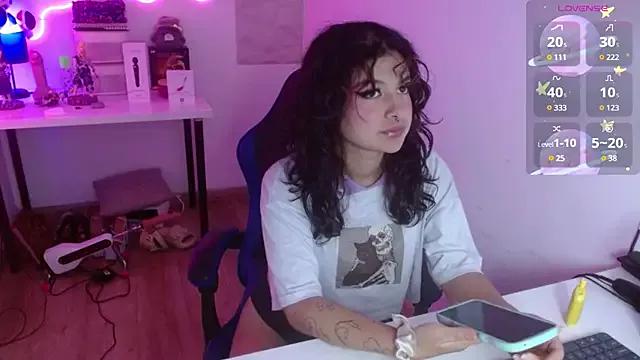 larah_uwu from StripChat
