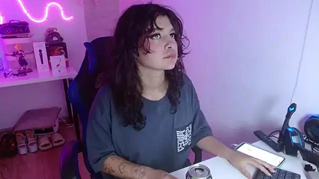 larah_uwu from StripChat