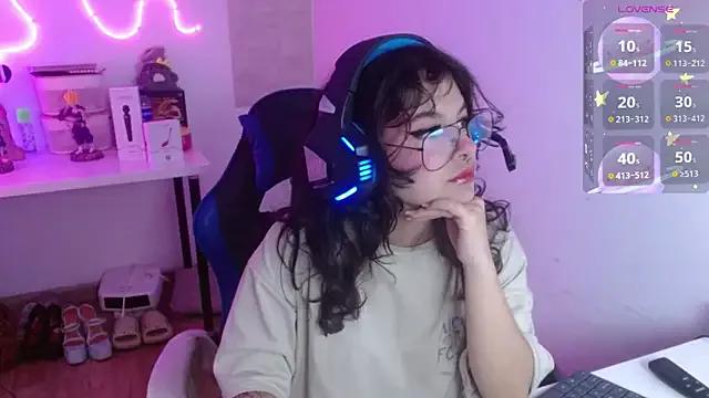 larah_uwu from StripChat