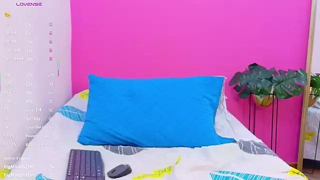 littleebonymommy from StripChat
