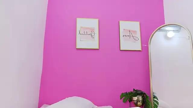 littleebonymommy from StripChat