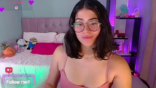 LoaLuxury from StripChat