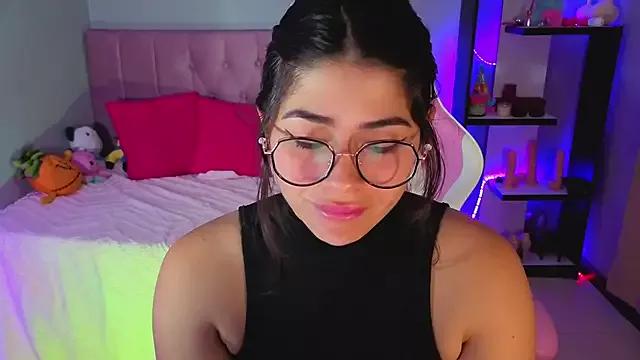 LoaLuxury from StripChat