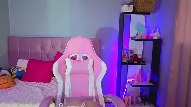 LoaLuxury from StripChat