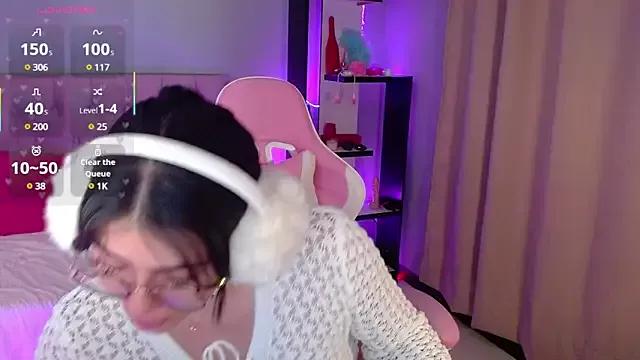 LoaLuxury from StripChat