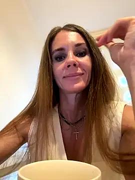 LucieMack from StripChat is Freechat