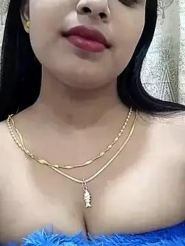 Maahhii_2 from StripChat is Group