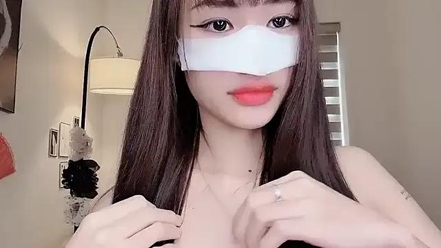 MaiLiiil from StripChat is Freechat