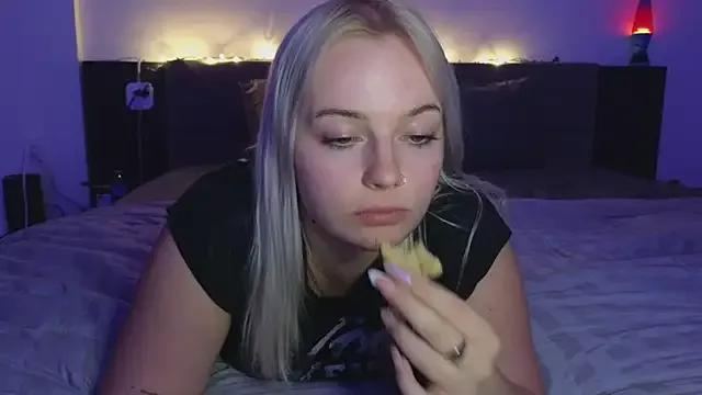 margot_robbie7 from StripChat is Freechat
