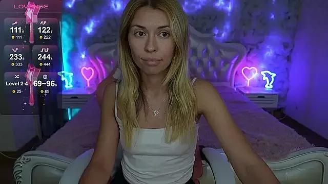 MayaRayy from StripChat