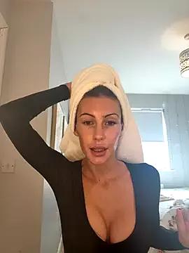 MilaRenee from StripChat is Freechat