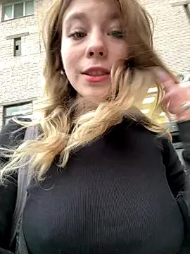 Mimiumuy from StripChat is Freechat