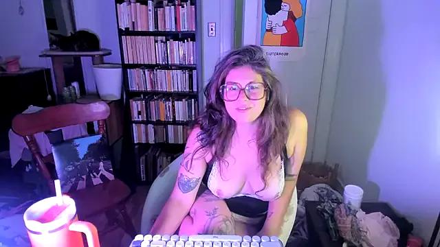 Rosiee69_ from StripChat is Freechat