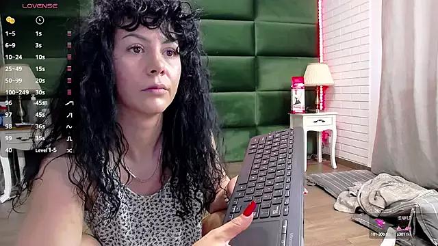 SelenSummer from StripChat